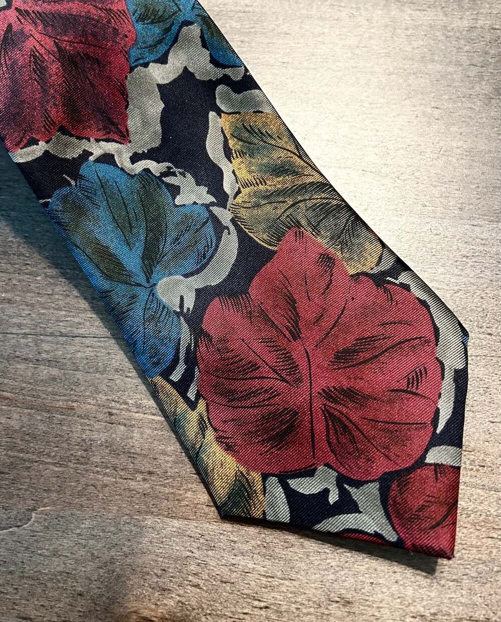 100% Silk Necktie Tie with Gorgeous Fall Multi-Color Leaf Print by Ron Chereskin